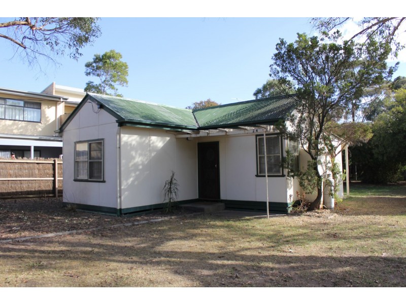 24 Douglas Road, Cowes VIC 3922