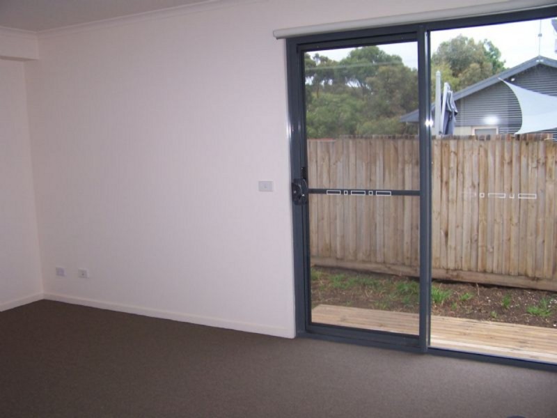 2/28 Malcliff Road, Newhaven VIC 3925