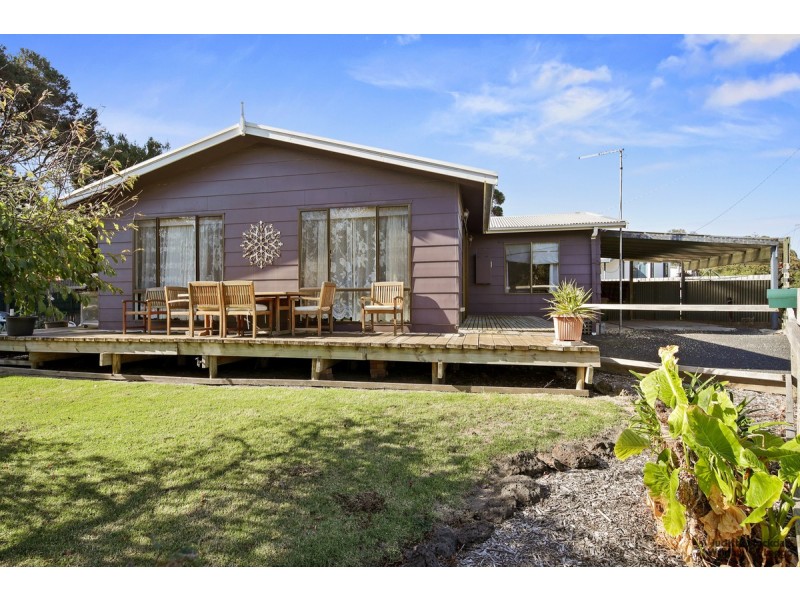 25 Pine Avenue, Cowes VIC 3922
