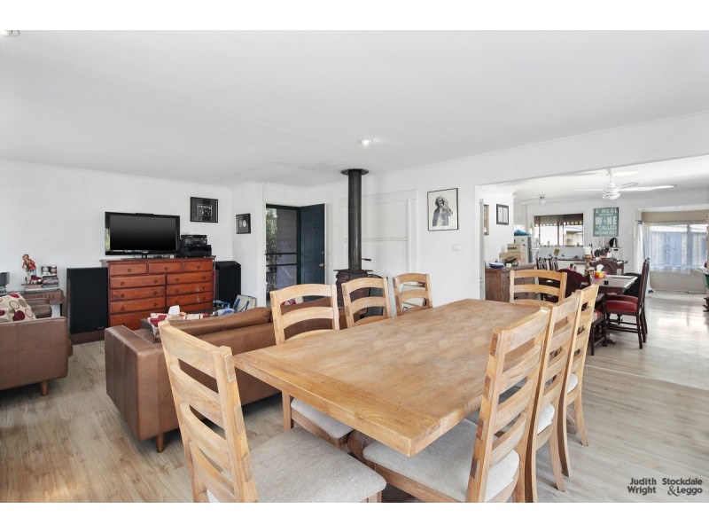 25 Pine Avenue, Cowes VIC 3922
