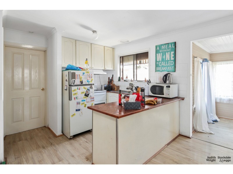 25 Pine Avenue, Cowes VIC 3922