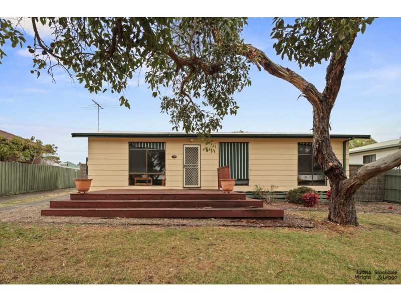51 Wyndham Avenue, Cowes VIC 3922