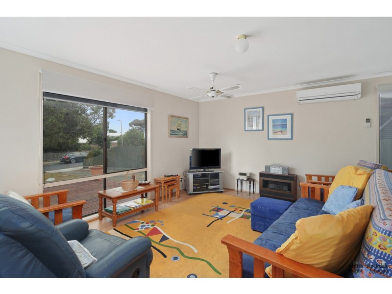 51 Wyndham Avenue, Cowes VIC 3922