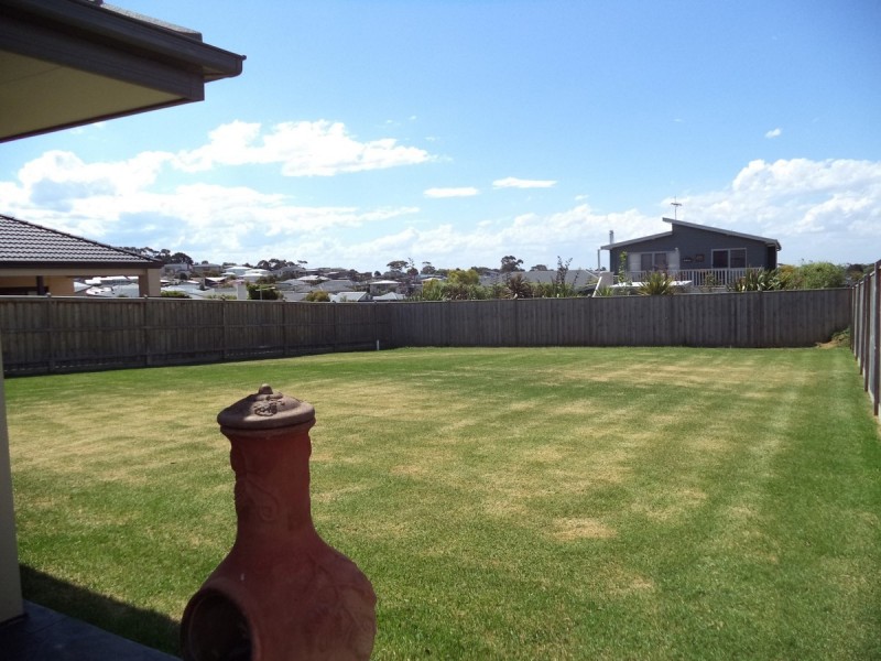 3 Possum Place, Cowes VIC 3922