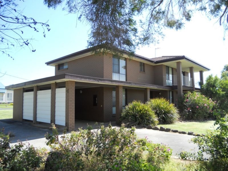 38-40 Genista Street, San Remo VIC 3925