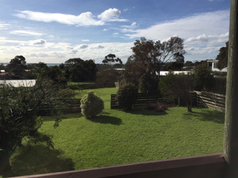 6 Caroline Avenue, Cowes VIC 3922