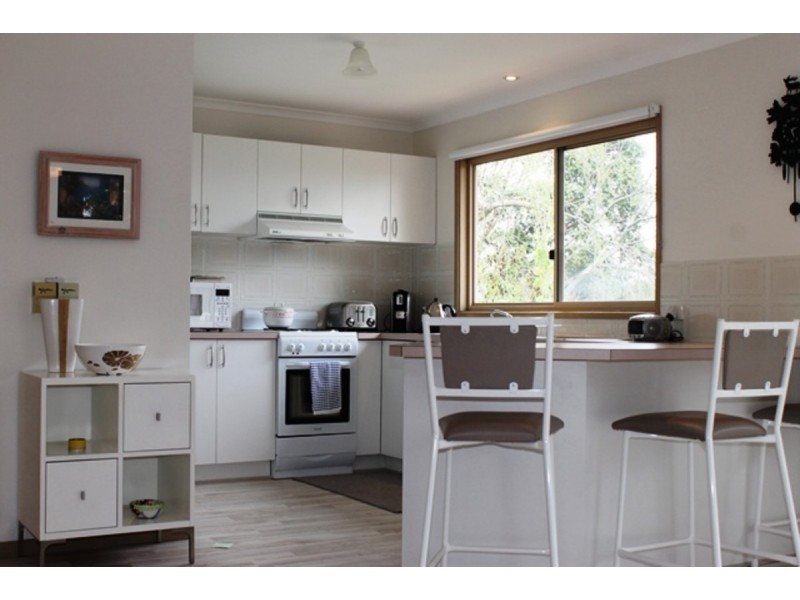 2 Leslie Avenue, Cowes VIC 3922