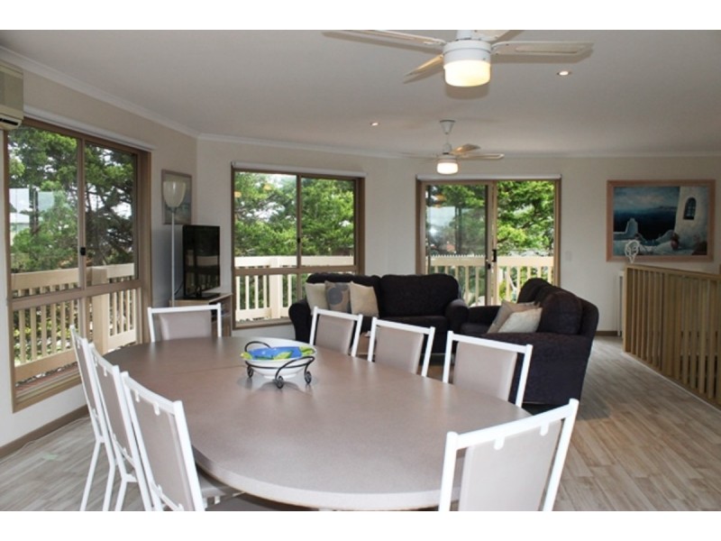 2 Leslie Avenue, Cowes VIC 3922