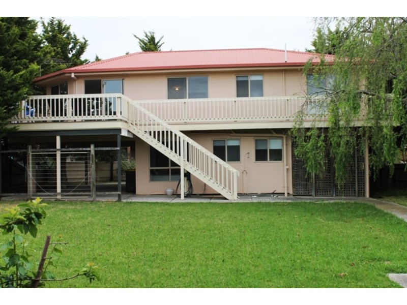 2 Leslie Avenue, Cowes VIC 3922