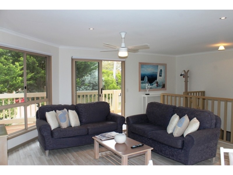 2 Leslie Avenue, Cowes VIC 3922