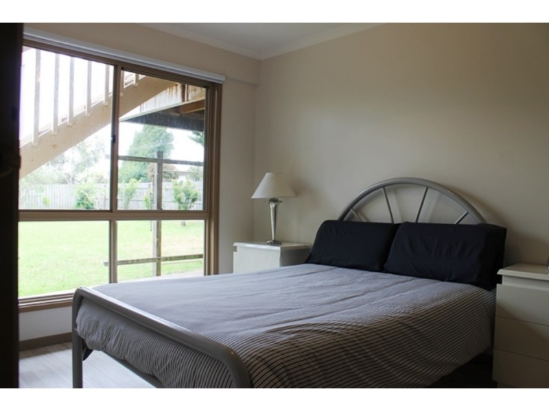 2 Leslie Avenue, Cowes VIC 3922