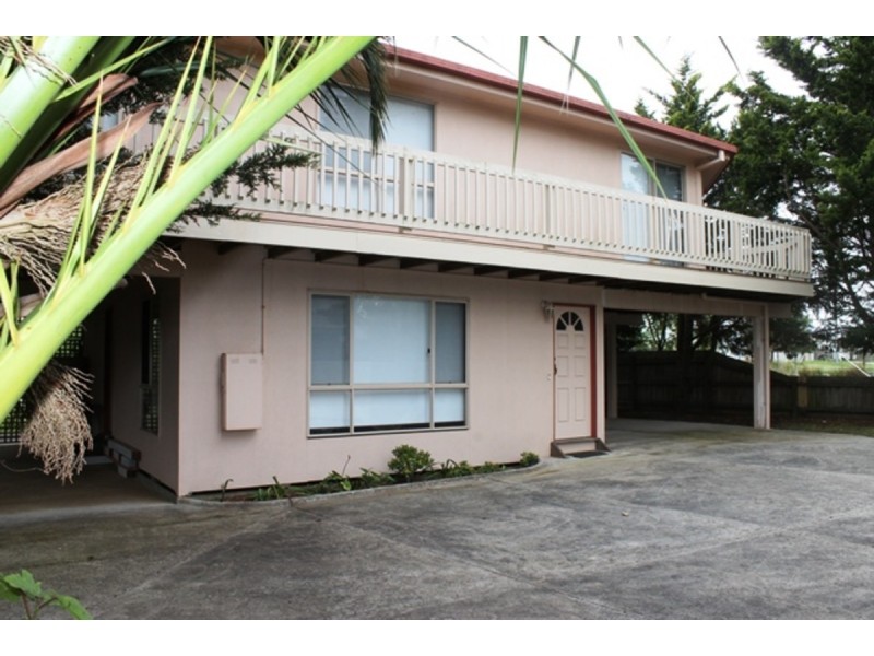 2 Leslie Avenue, Cowes VIC 3922