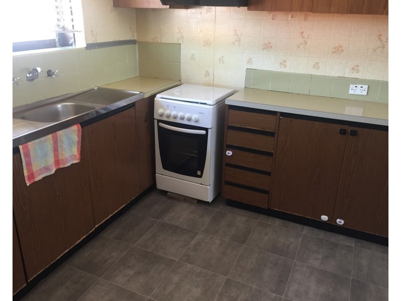 4/12 Percy Street, St Albans VIC 3021