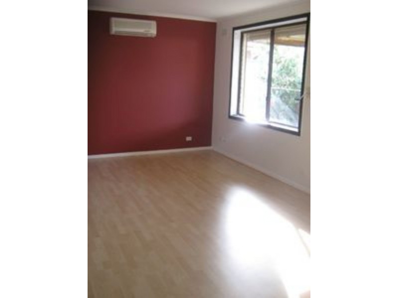 2/21 Adams Street, St Albans VIC 3021