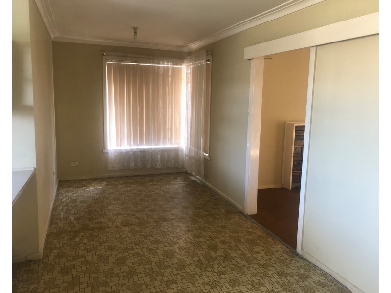 8 Kings Road, St Albans VIC 3021