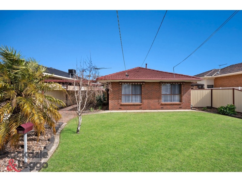 33 BRAESWOOD Road, Kings Park VIC 3021