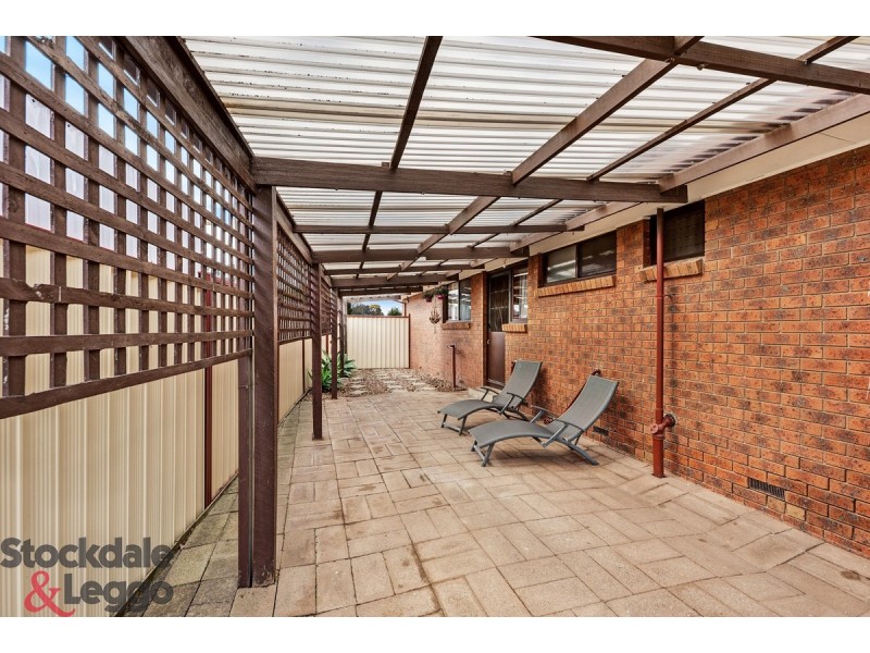 33 BRAESWOOD Road, Kings Park VIC 3021
