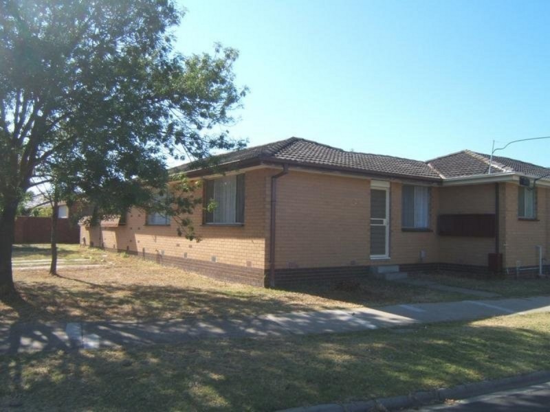 2/49 James Street, St Albans VIC 3021