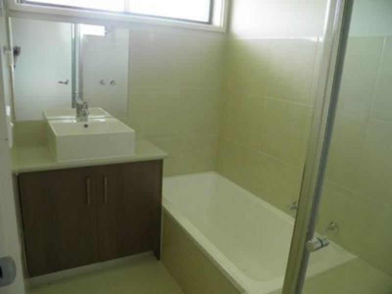 2/97 Conrad Street, St Albans VIC 3021