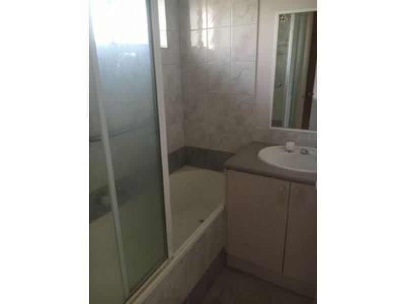 95 MOONSTONE Circuit, St Albans VIC 3021