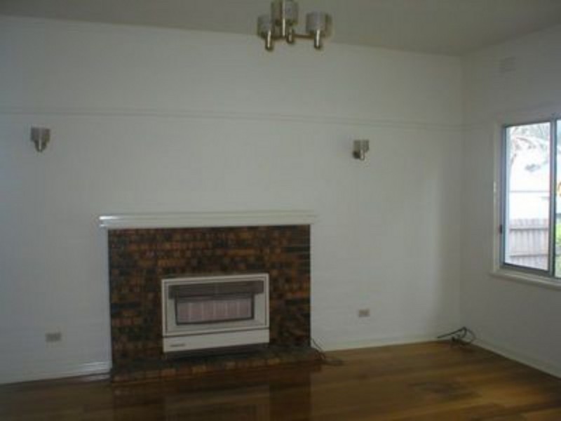 37 IVANHOE Avenue, St Albans VIC 3021