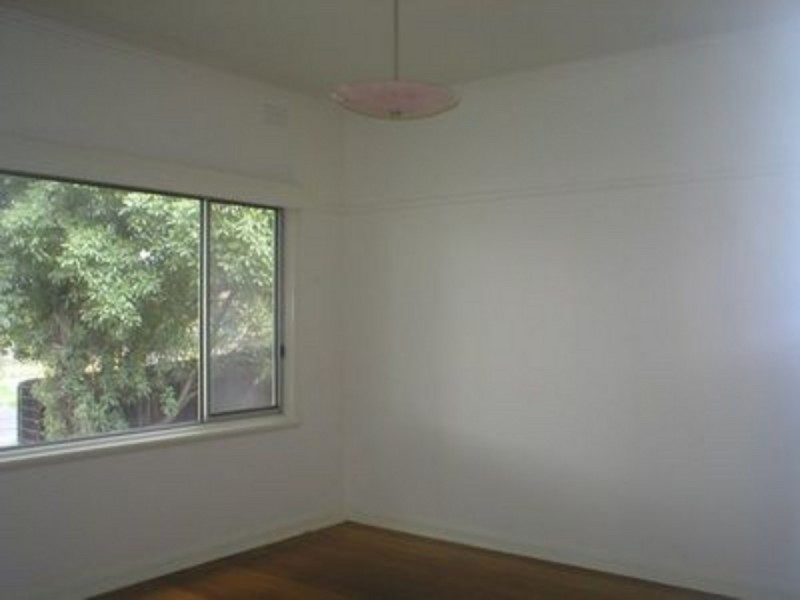 37 IVANHOE Avenue, St Albans VIC 3021