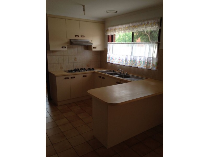 2 DRAGON Way, Kings Park VIC 3021