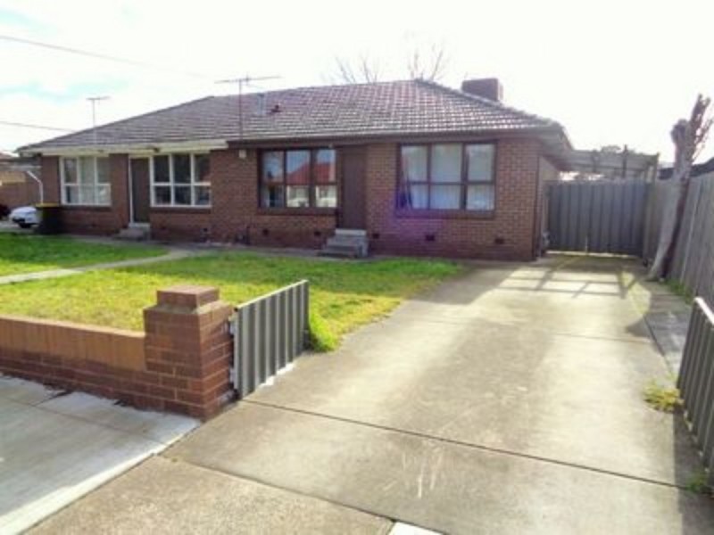 1/2 Lee Street, St Albans VIC 3021