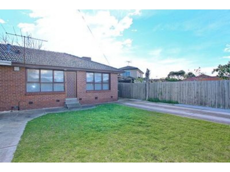 1/2 Lee Street, St Albans VIC 3021