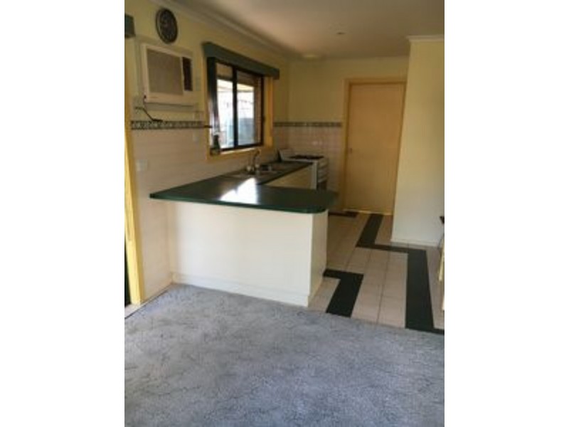 19 Paringa Drive, St Albans VIC 3021