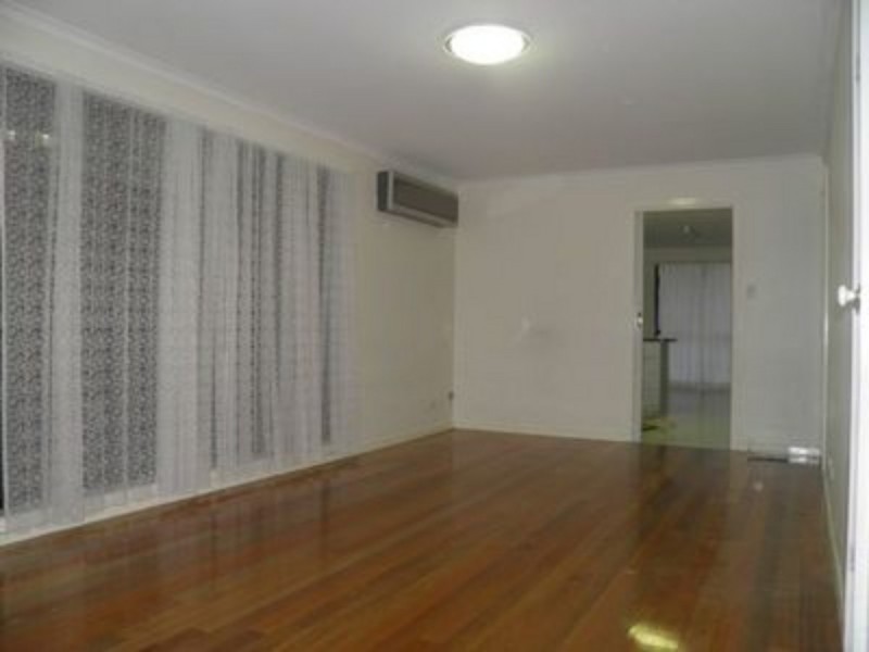 27 FLINT Crescent, Delahey VIC 3037