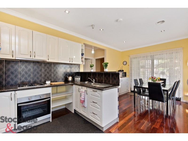 2/99 George Street, St Albans VIC 3021