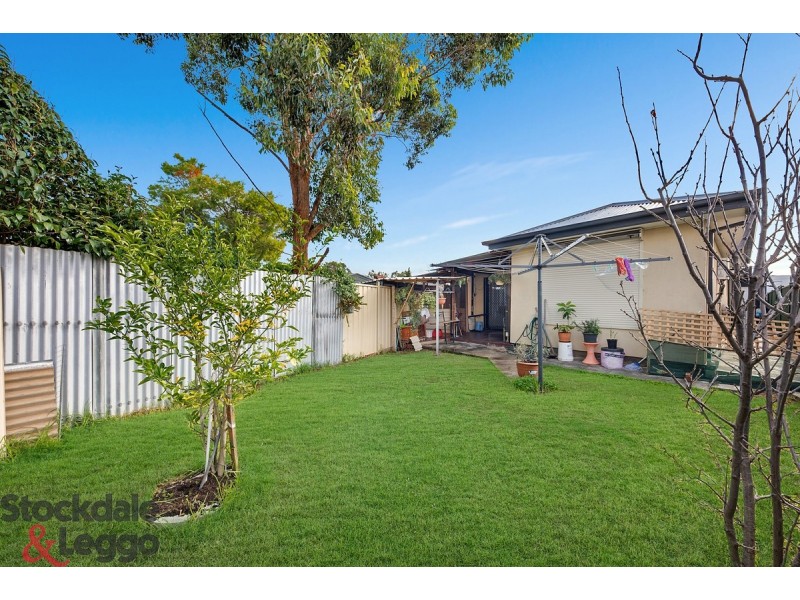 2/99 George Street, St Albans VIC 3021