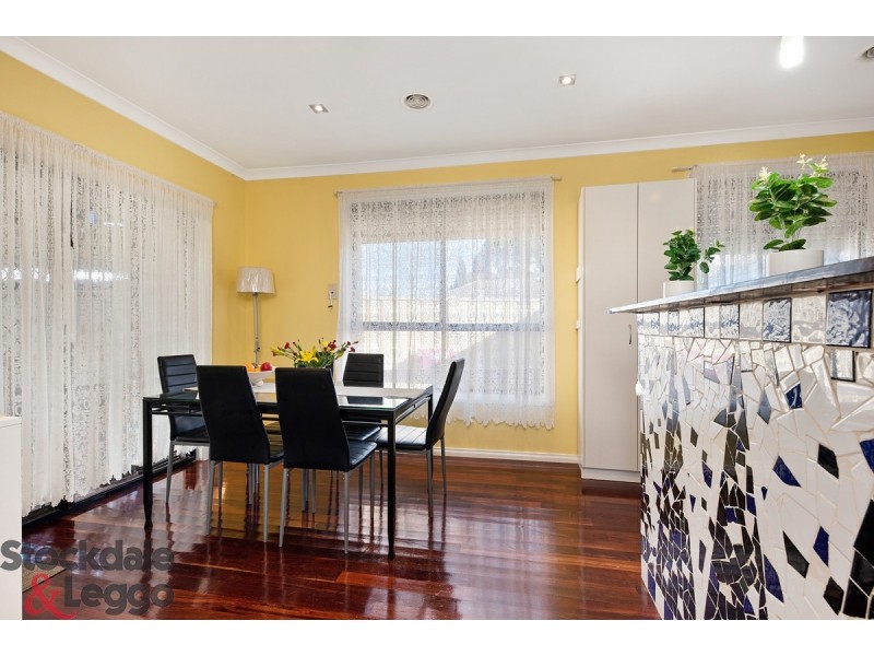 2/99 George Street, St Albans VIC 3021