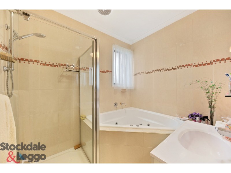 2/99 George Street, St Albans VIC 3021