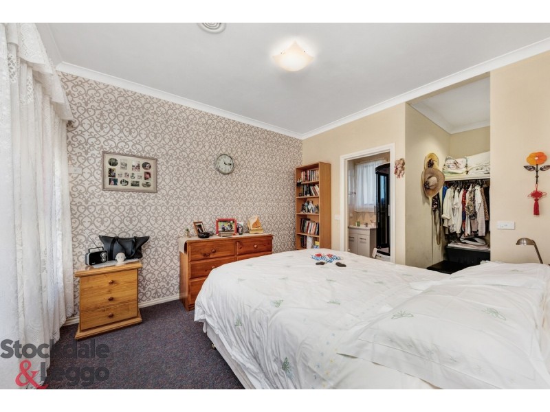 2/99 George Street, St Albans VIC 3021