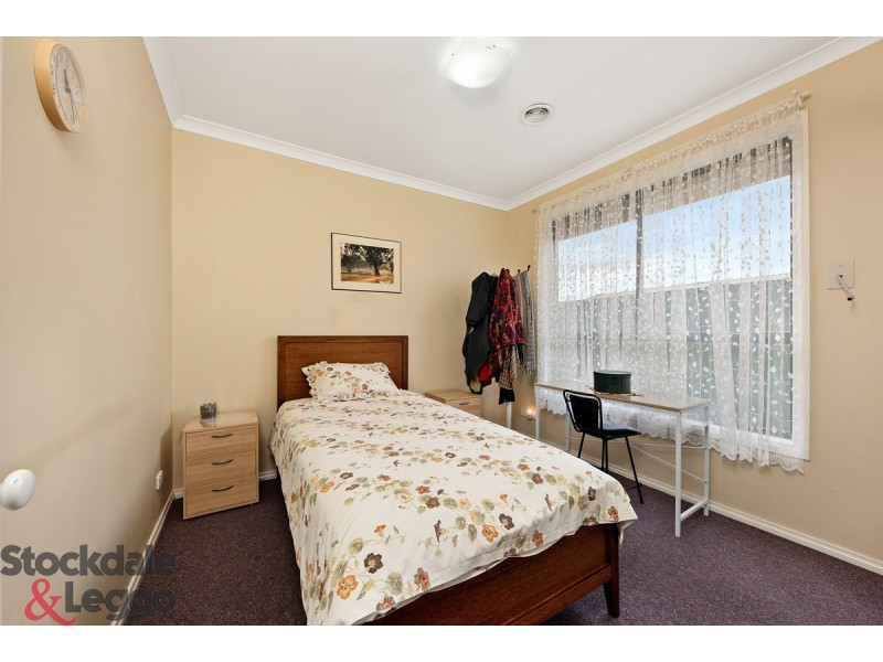 2/99 George Street, St Albans VIC 3021