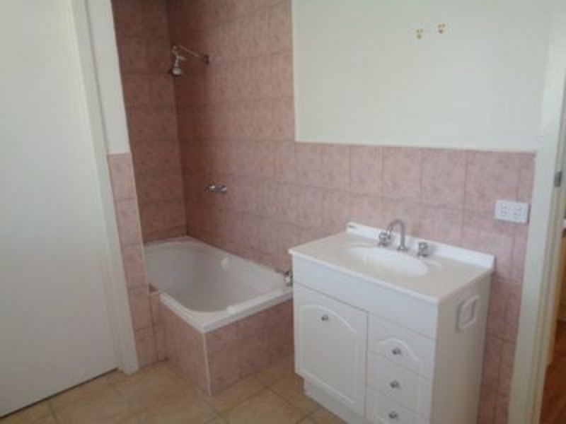 3/13 Adelaide Street, St Albans VIC 3021