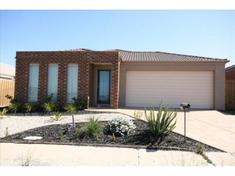 17 Howardson Circuit, St Albans VIC 3021