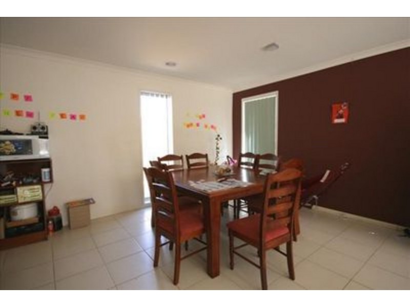 17 Howardson Circuit, St Albans VIC 3021