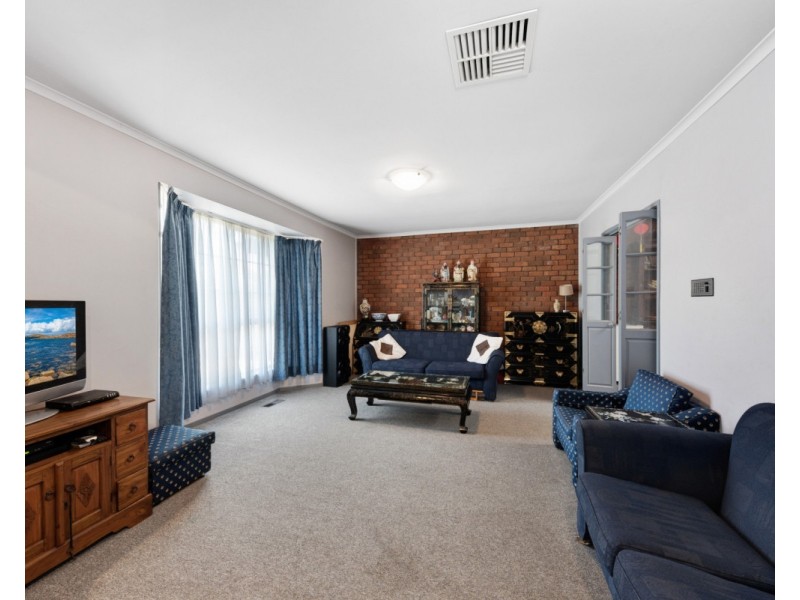 55 Angourie Crescent, Taylors Lakes VIC 3038