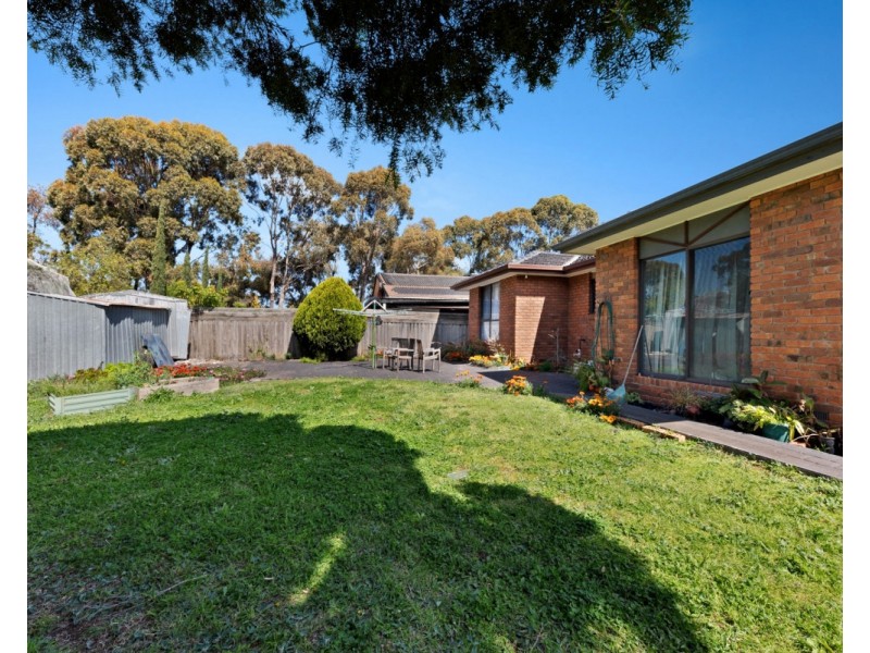 55 Angourie Crescent, Taylors Lakes VIC 3038