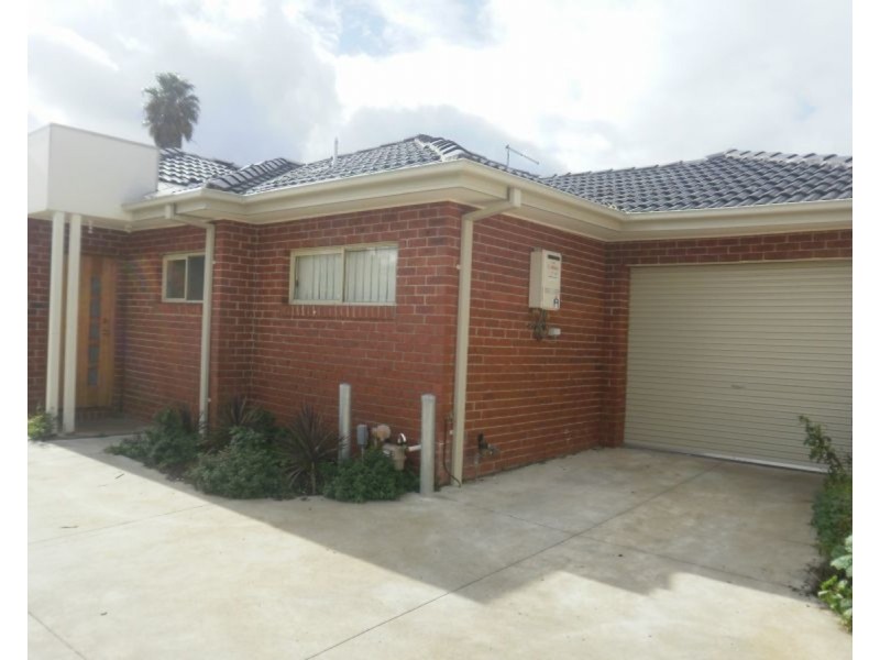 2/80 Henry Street, St Albans VIC 3021