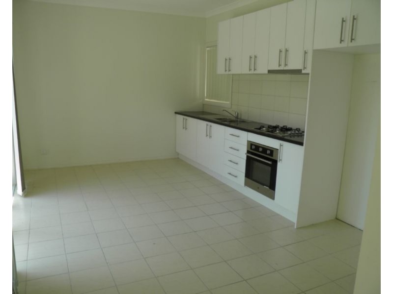 2/80 Henry Street, St Albans VIC 3021