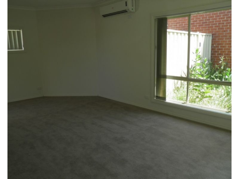 2/80 Henry Street, St Albans VIC 3021