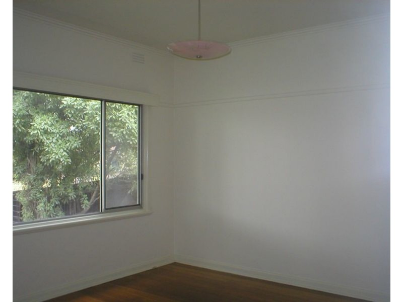 37 IVANHOE Avenue, St Albans VIC 3021