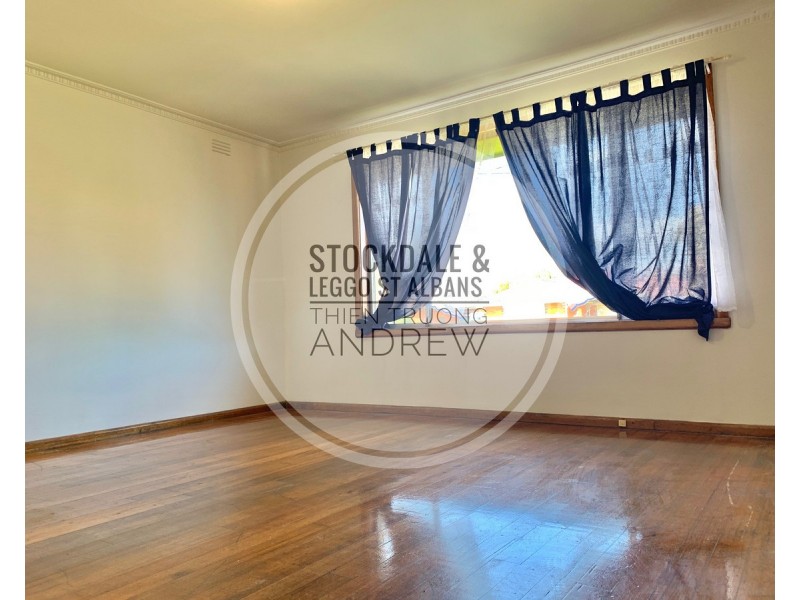 25 STRADBROKE Drive, St Albans VIC 3021