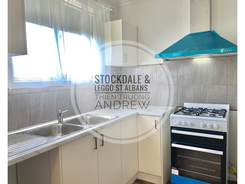 25 STRADBROKE Drive, St Albans VIC 3021