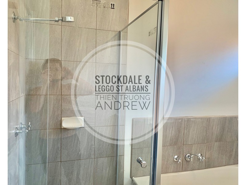 25 STRADBROKE Drive, St Albans VIC 3021