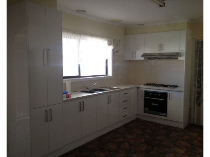 42 Vincent Avenue, St Albans VIC 3021